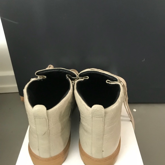 Sneakers - Picture 4 of 4